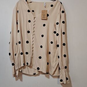 E pretty woman blouse  new S